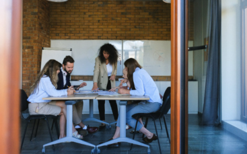 快速借钱无需审核，放水期间免审批直接放款！