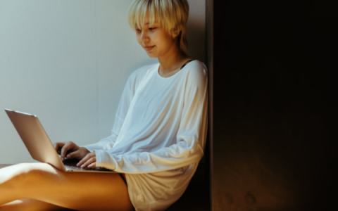 小额贷款哪里最可靠直接到账，无视黑白100%秒下