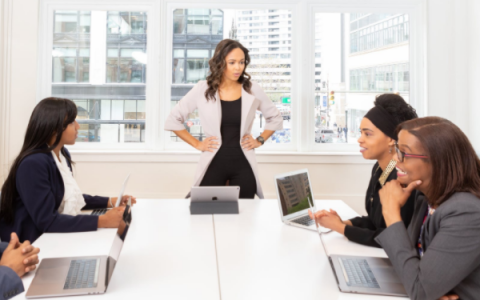 借钱急用哪可以借，私人微信放款24小时在线！