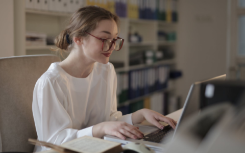 24小时私人借钱电话，24小时私人网络上借钱