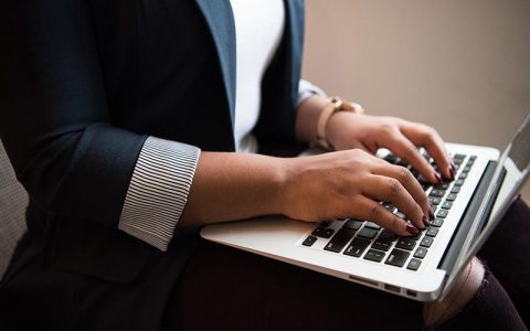 信用卡逾期对支付宝微信余额有影响吗，信用卡逾期被强行划扣怎么办