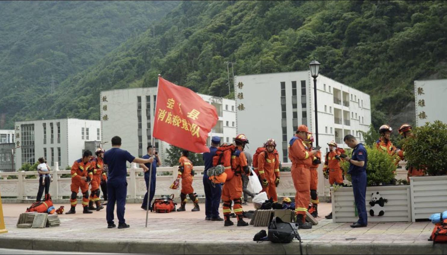 多图直击：四川雅安地震救援现场