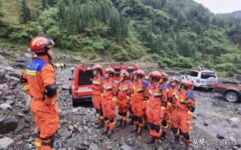 雅安地震已致4死:均系被飞石砸中