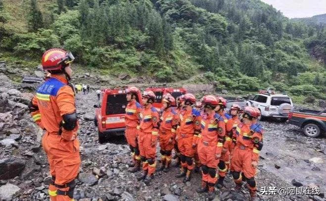 四川雅安地震已致4死：均系被飞石砸中