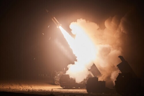 韩媒：韩美凌晨联合发射8枚导弹 回应朝鲜发射8枚导弹
