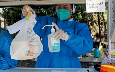 反复封控下 餐饮业“失血” 总有一根压垮企业的稻草