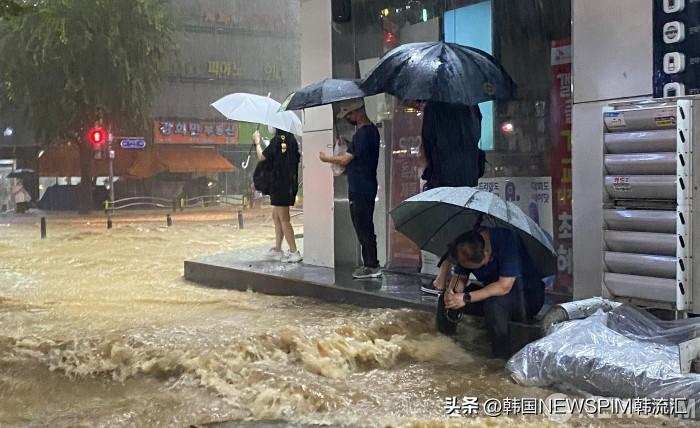 韩国首尔遇80年来最大降雨 已致7死