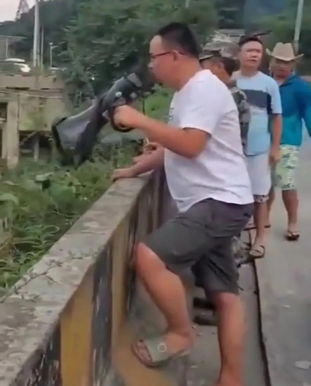 彭州山洪发生前社区干部曾大喊快走