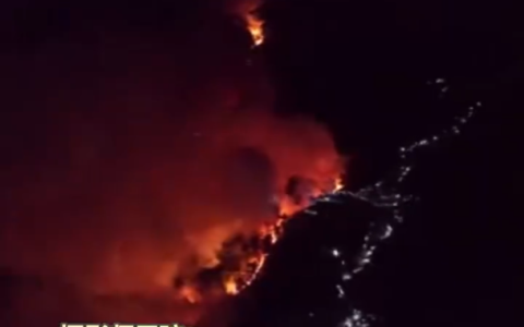 摄影师:重庆人都向着山火跑