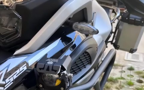 男子被后车撞倒 起身发现司机是女友