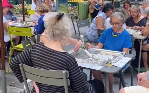 搓麻将成曼哈顿热门社交活动